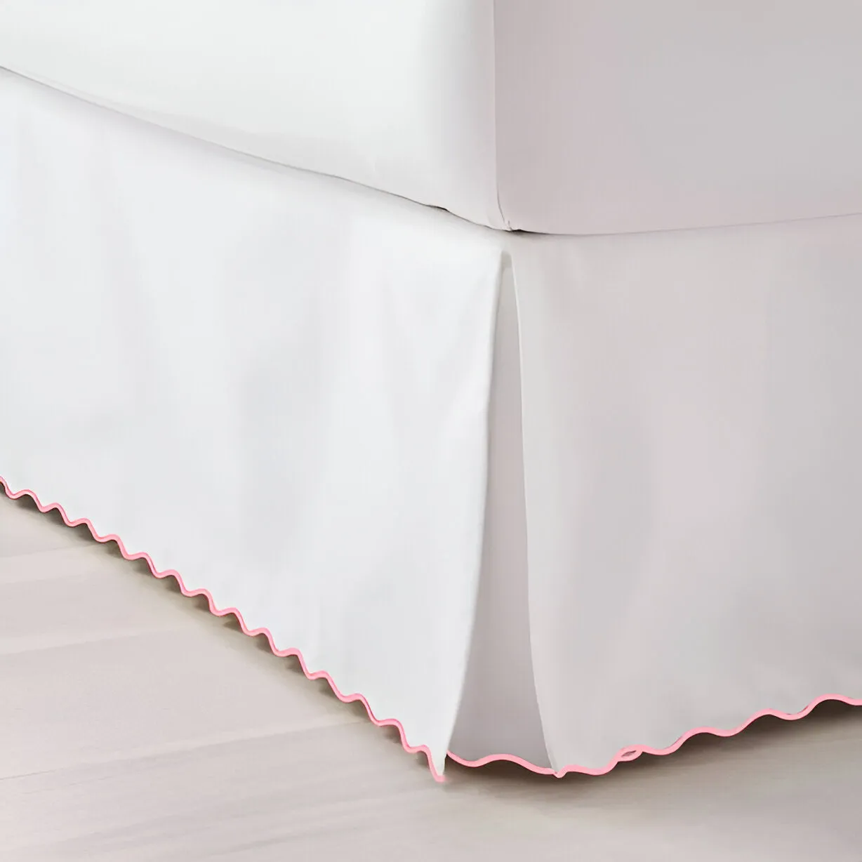 400TC Sateen Solid Cotton Scallop Embroidery Tailored Bed Skirt