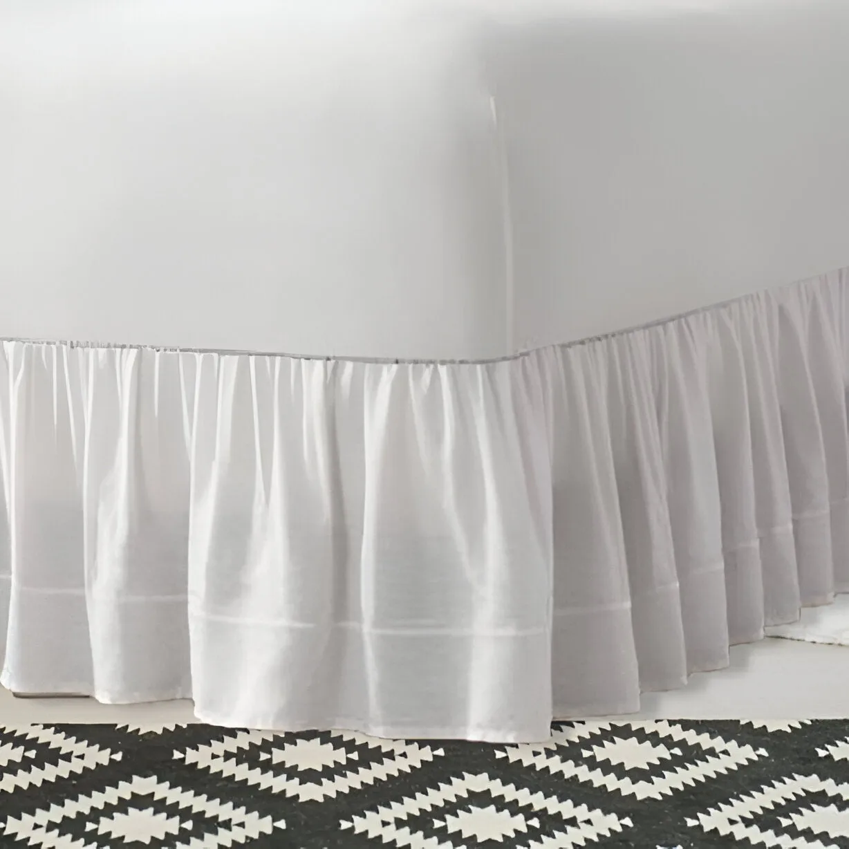 400TC Sateen Solid Cotton Single Embroidered Gathered Bed Skirt
