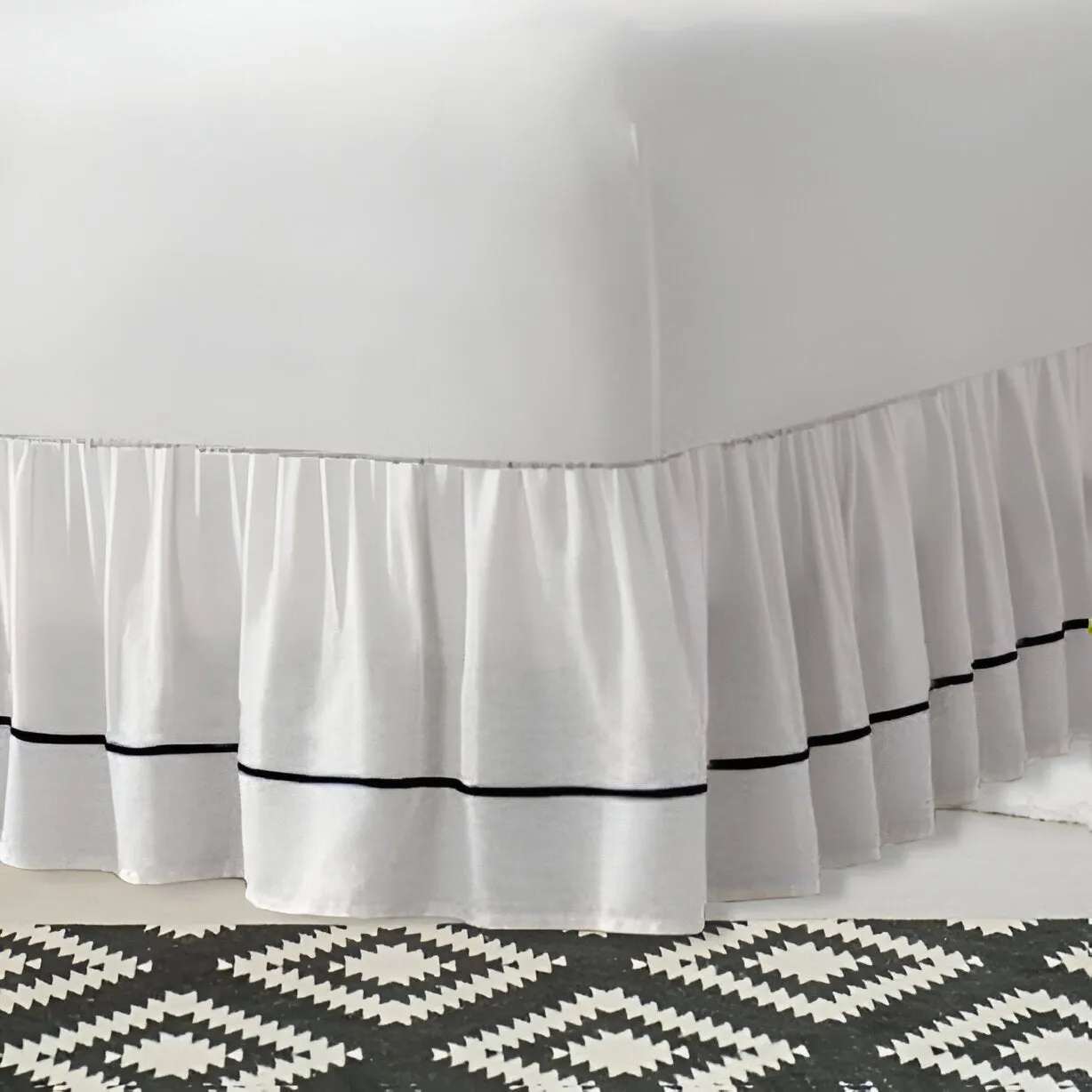 400TC Sateen Solid Cotton Single Embroidered Gathered Bed Skirt