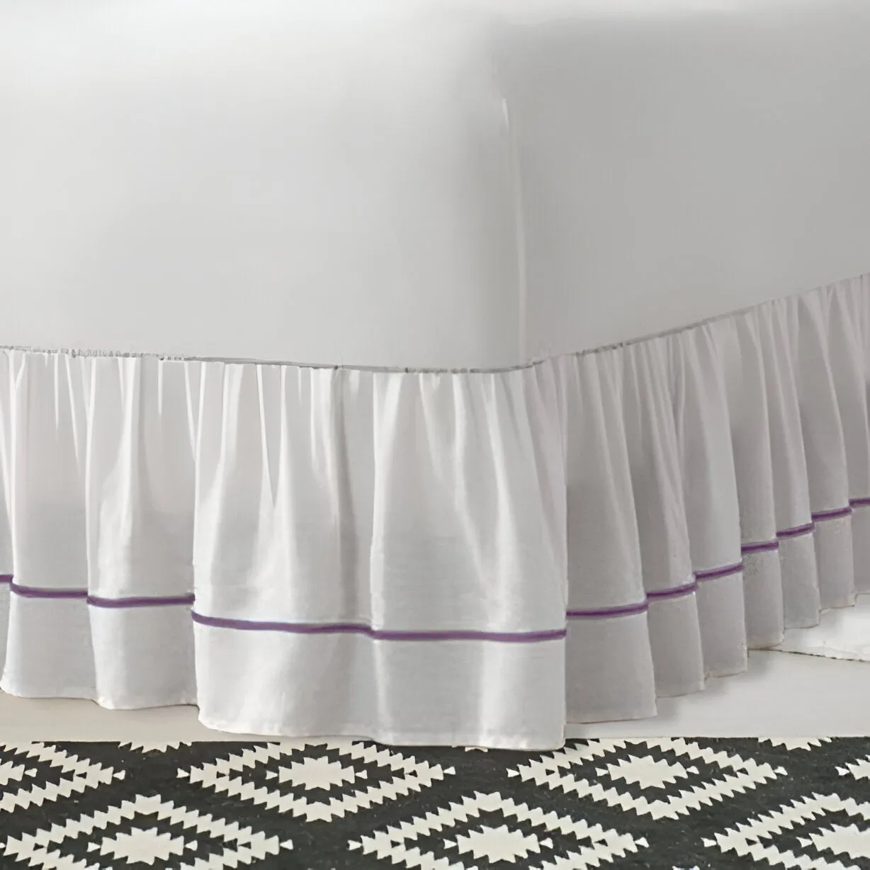 400TC Sateen Solid Cotton Single Embroidered Gathered Bed Skirt