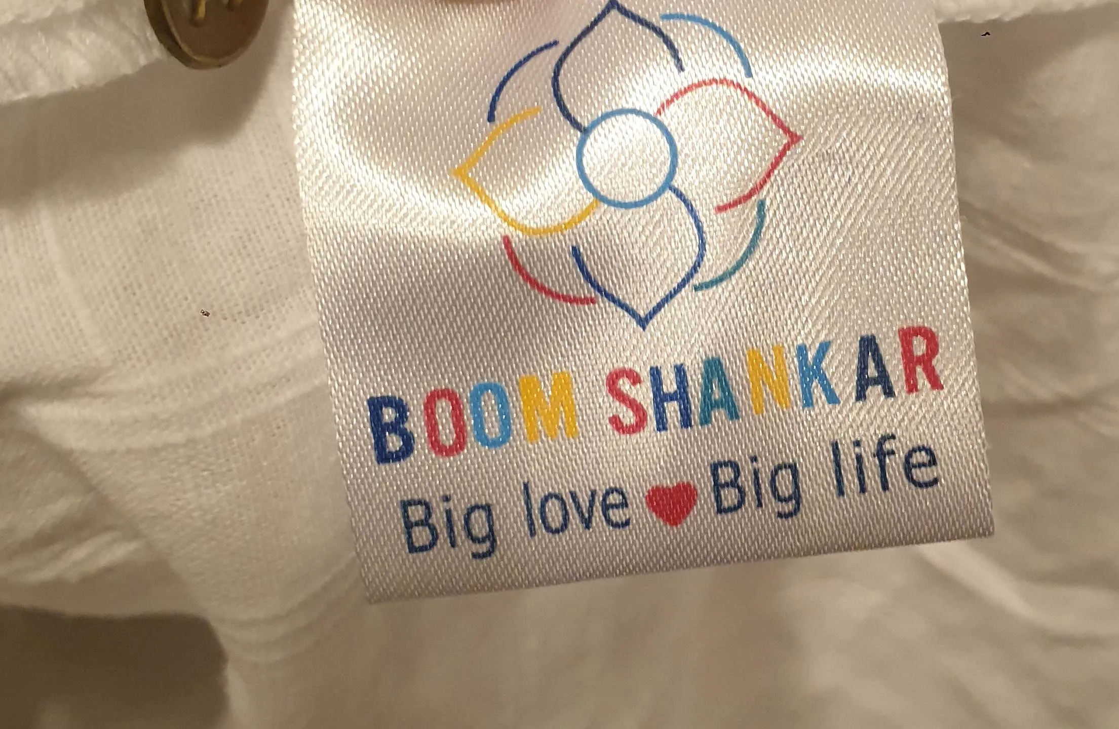 Boom Shankar white shirt best fits 12
