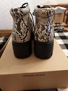 Dirty Laundry No Doubt Cream/Black Snake 5.5 B (M)