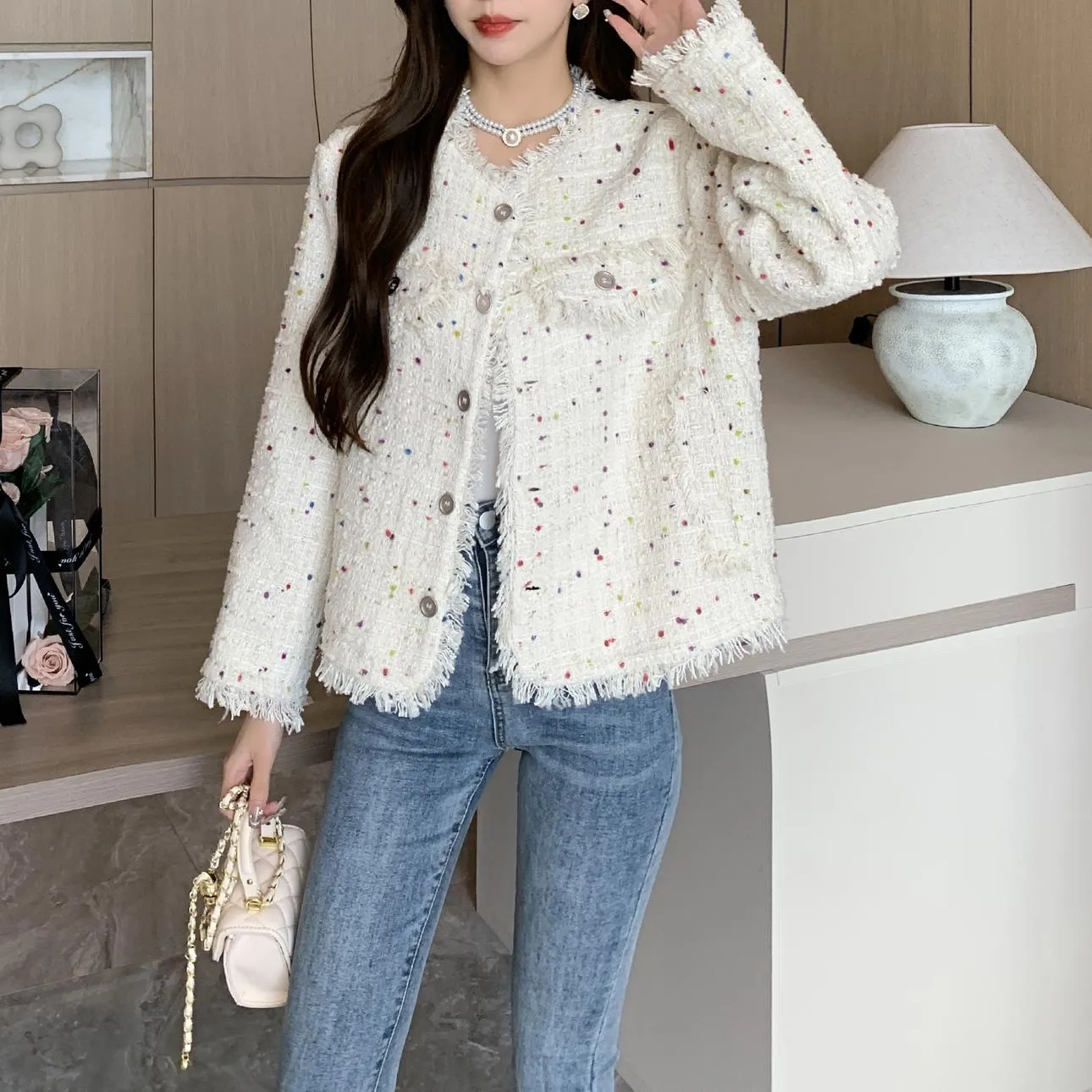 Fashionable Boxy Fit Button-Up Blazer in a Chic Design