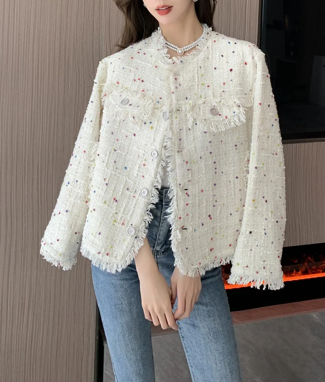 Fashionable Boxy Fit Button-Up Blazer in a Chic Design