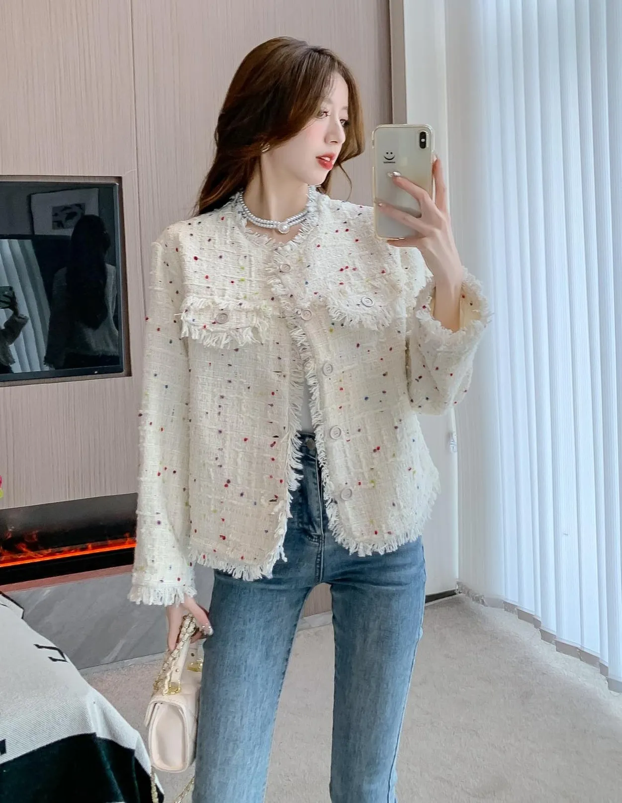 Fashionable Boxy Fit Button-Up Blazer in a Chic Design