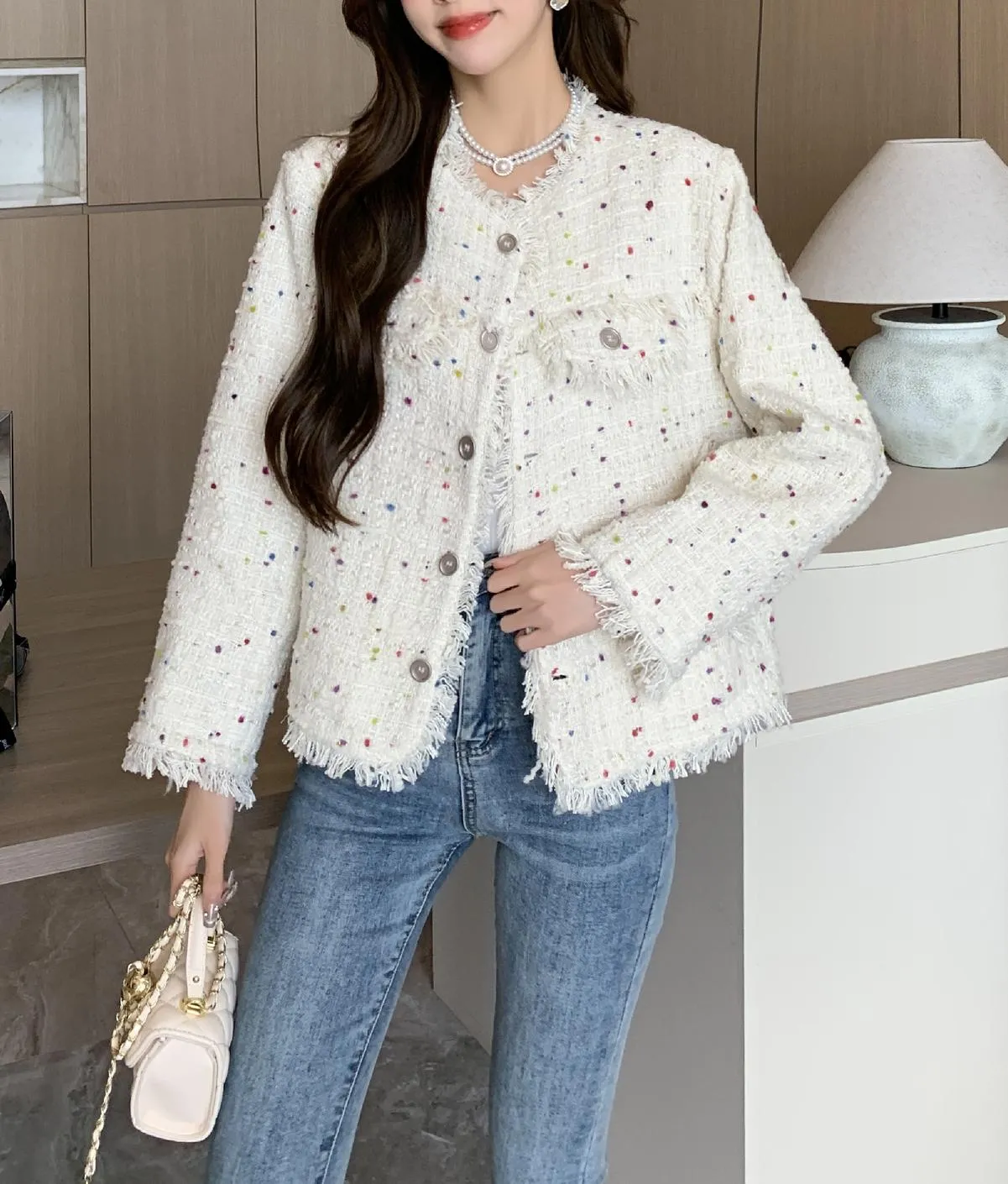 Fashionable Boxy Fit Button-Up Blazer in a Chic Design