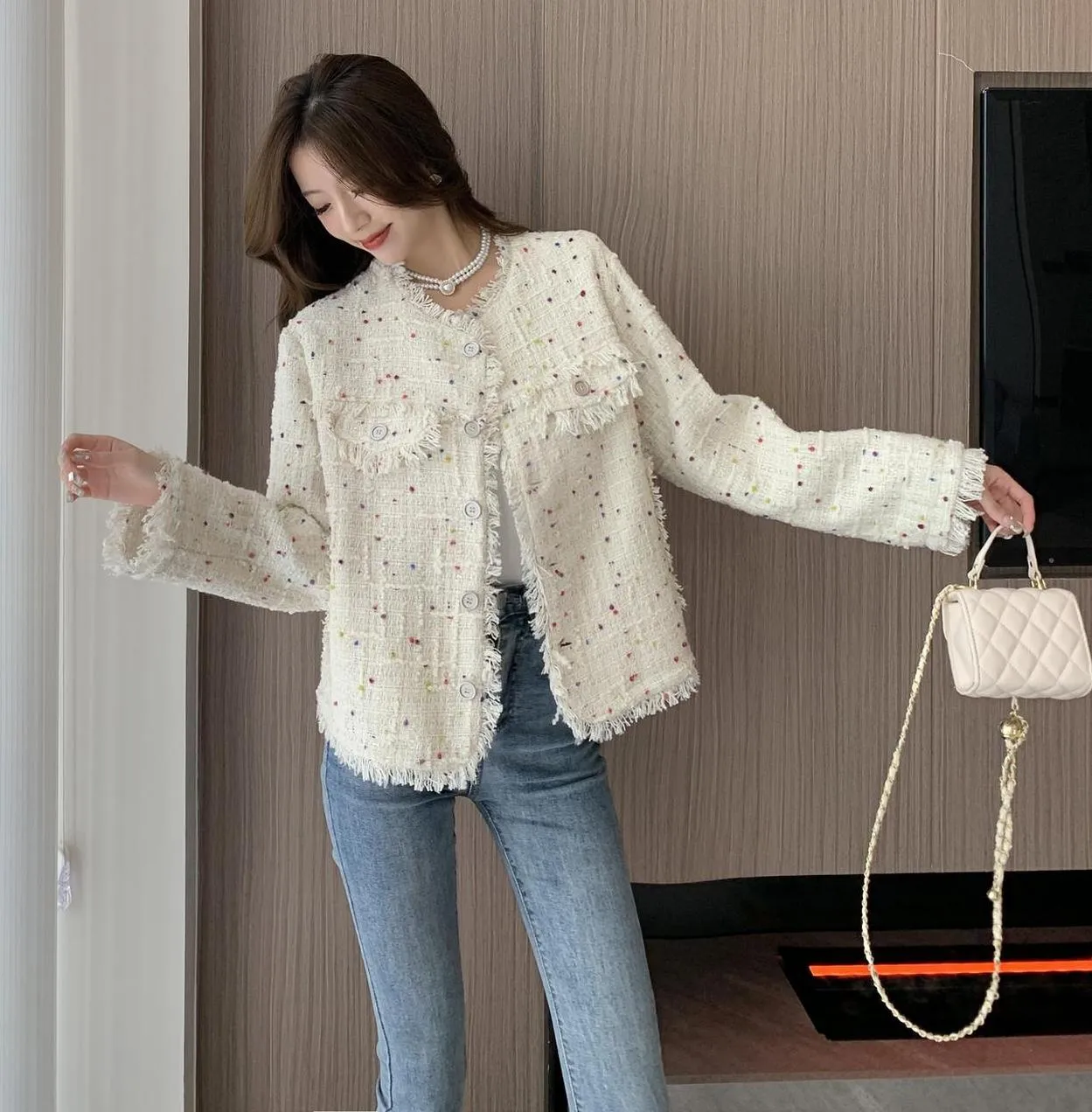 Fashionable Boxy Fit Button-Up Blazer in a Chic Design
