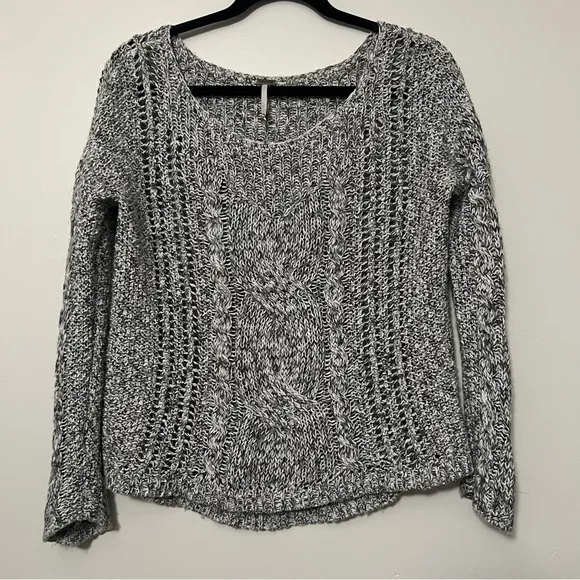 Free People Marled Cable Knit Sweater Size Medium Gray Chunky Open Weave Boho