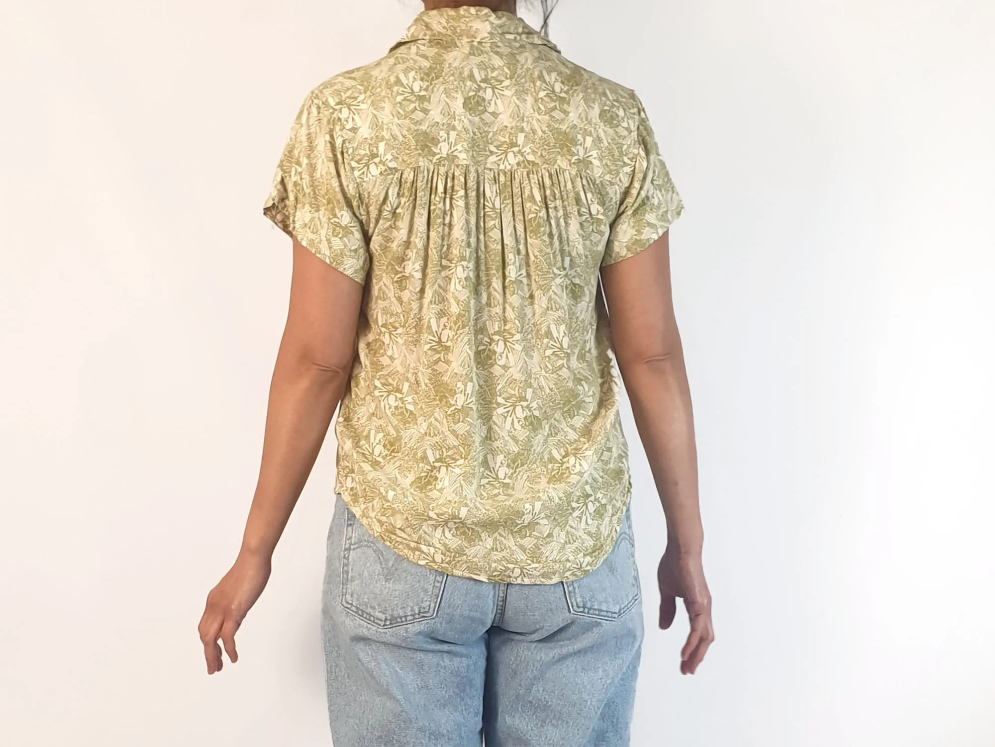 Handsom green print short sleeve shirt size 10