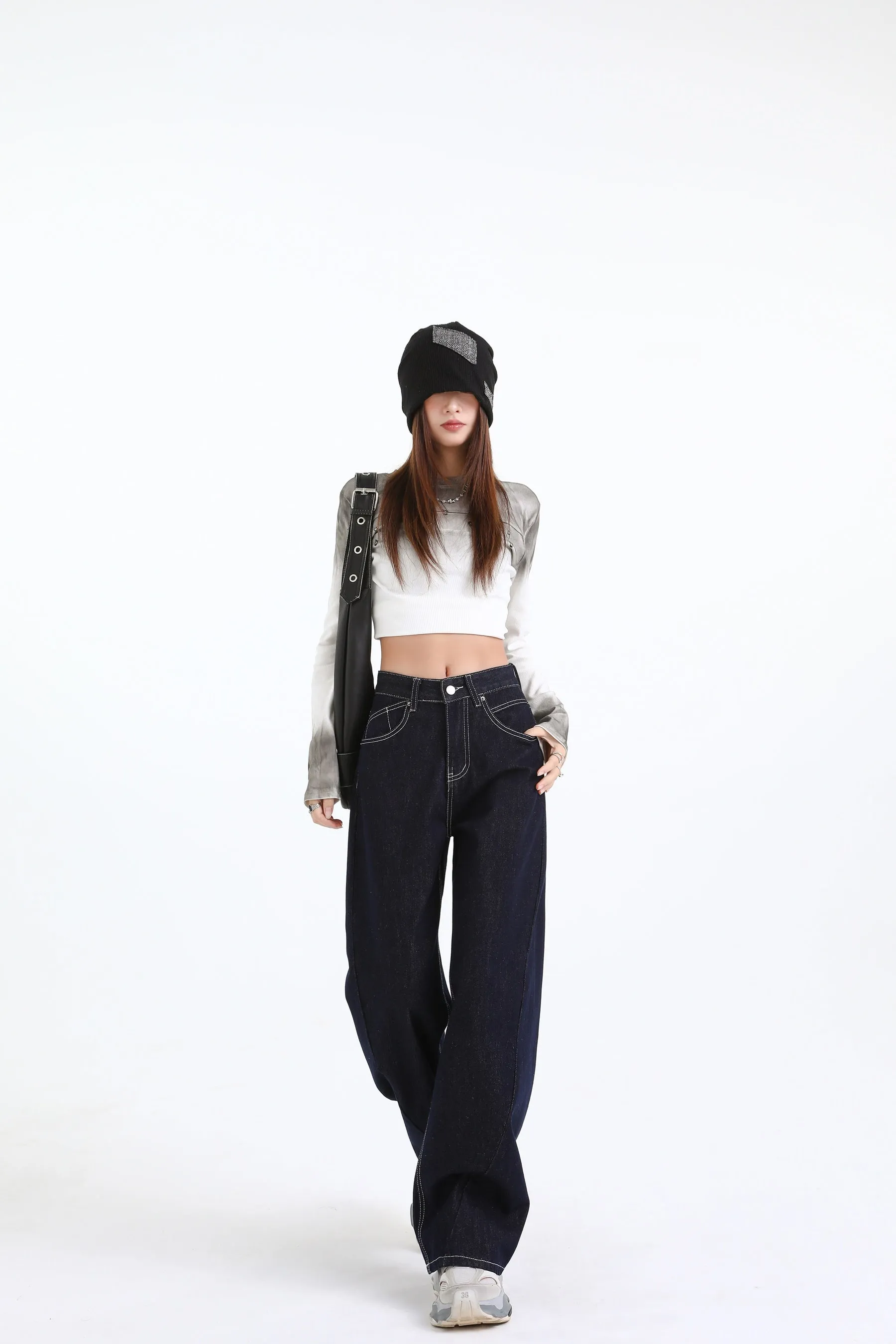 High-Quality Straight Leg Jeans for Women with Minimalist Style