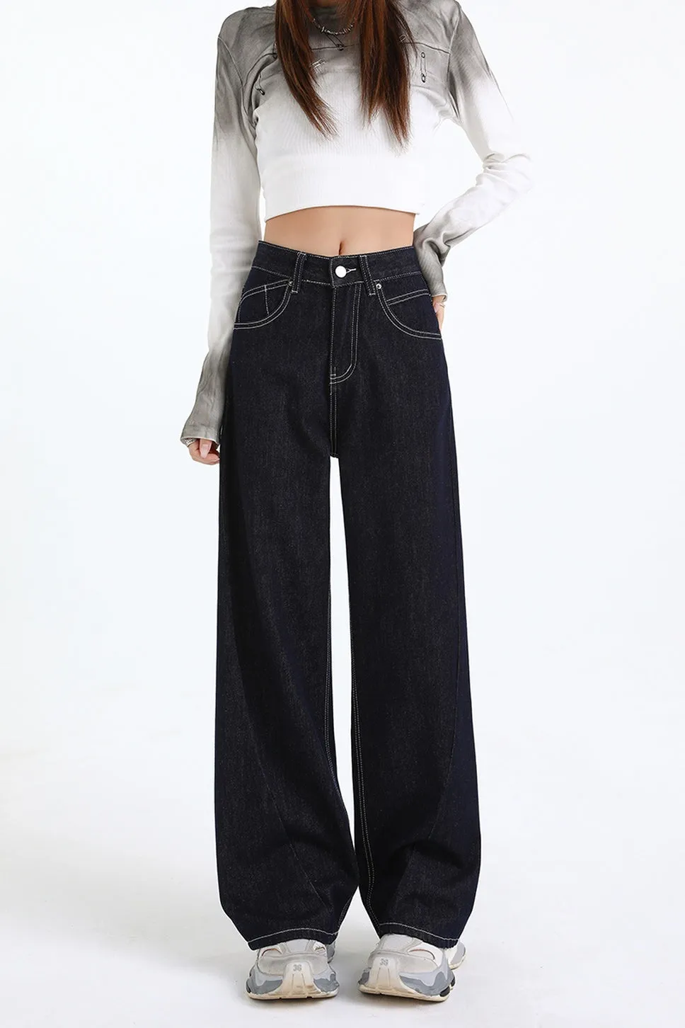 High-Quality Straight Leg Jeans for Women with Minimalist Style