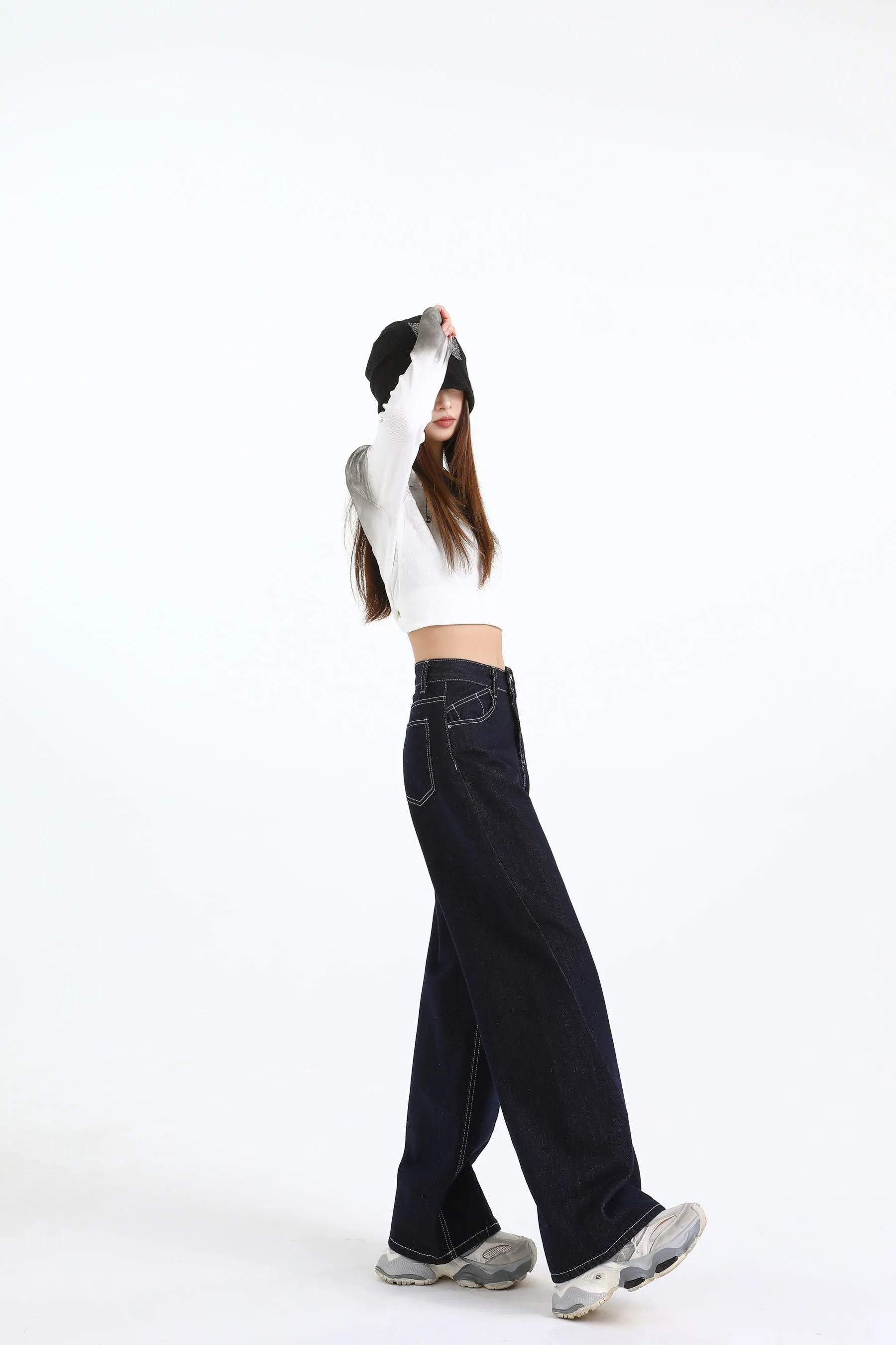 High-Quality Straight Leg Jeans for Women with Minimalist Style