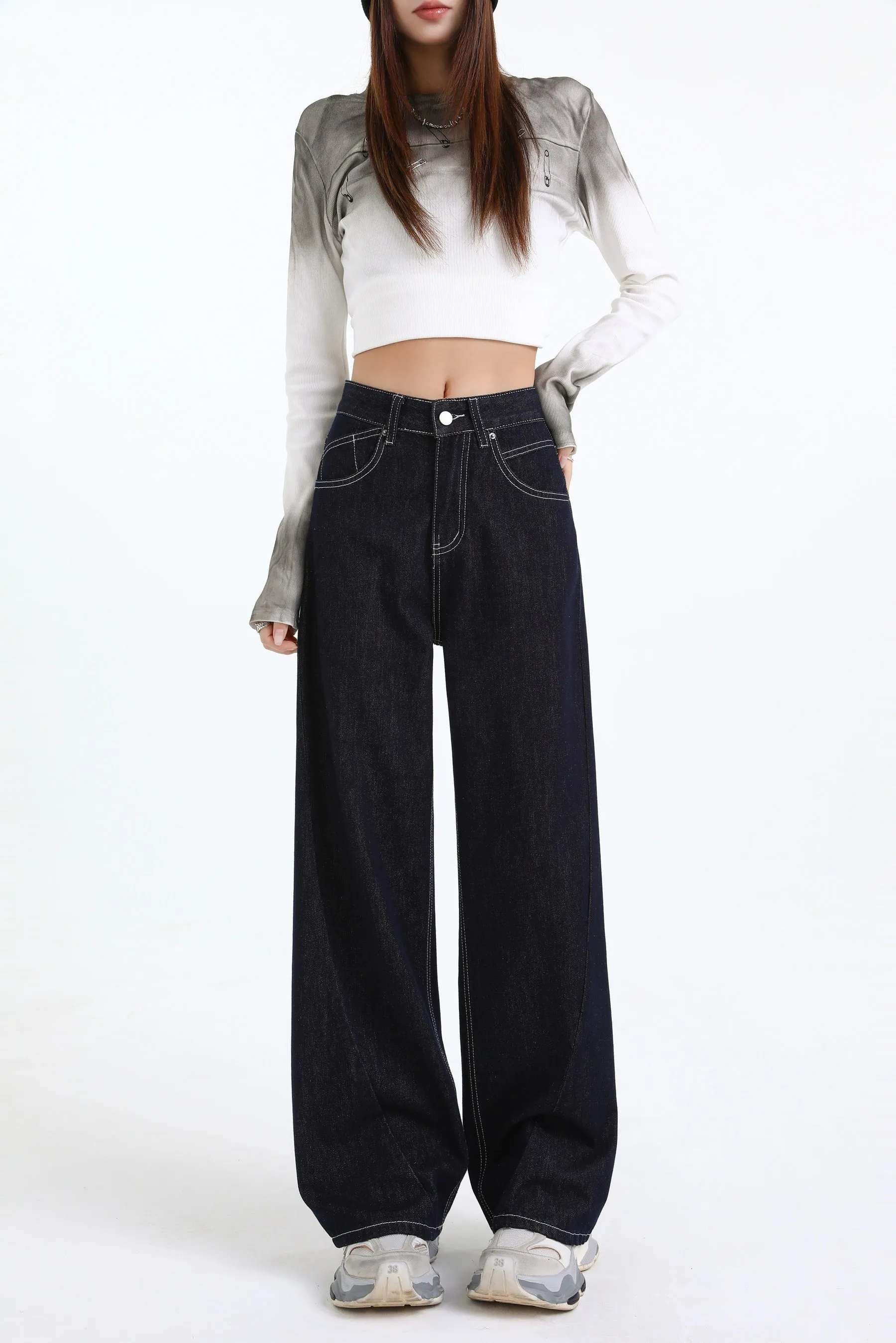 High-Quality Straight Leg Jeans for Women with Minimalist Style