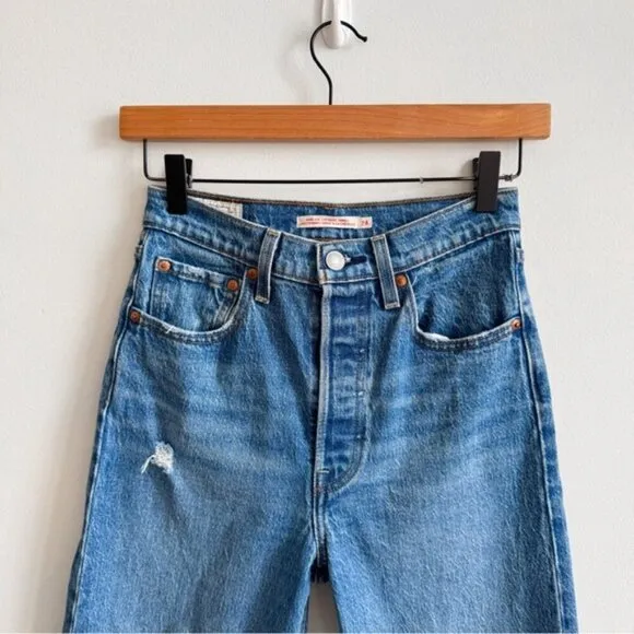 LEVI’S • Ribcage Straight Ankle Jean in Jive Tribe • 24