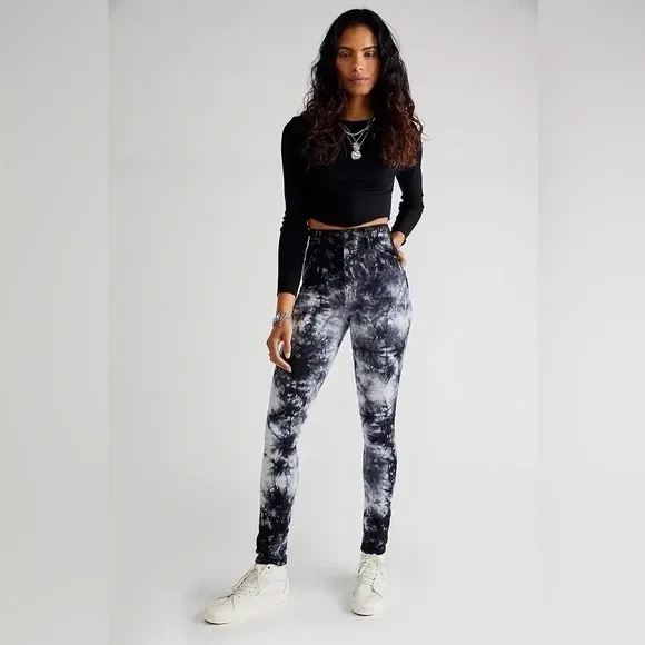 Mother Super Swooner Tie Dye Skinny Jeans in Winding Paths