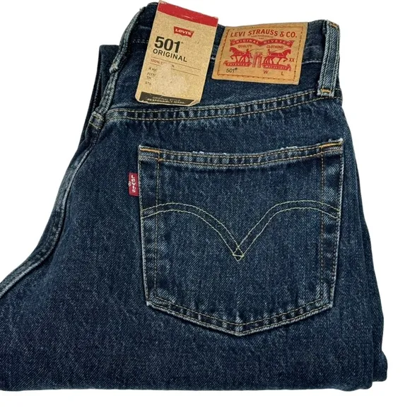New Women’s 501 Levi’s Button Fly Jeans Size Waist 26” Length 30” MSRP $98