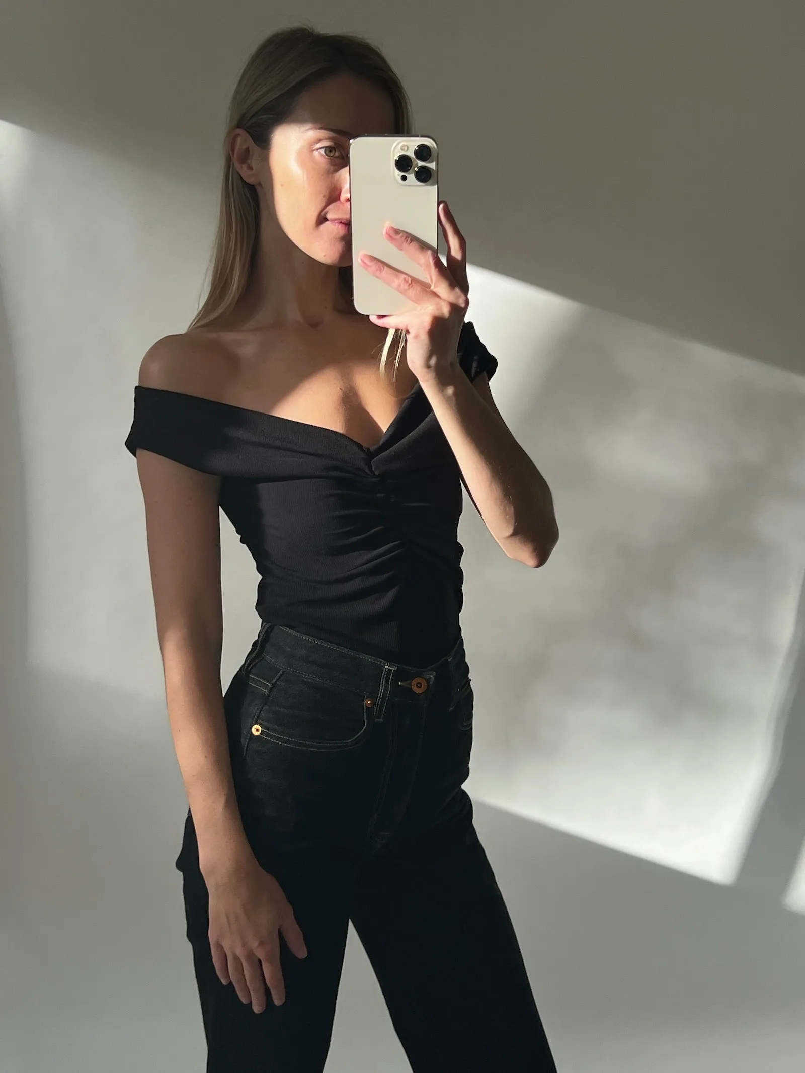 Niveah Tee | Black Rib