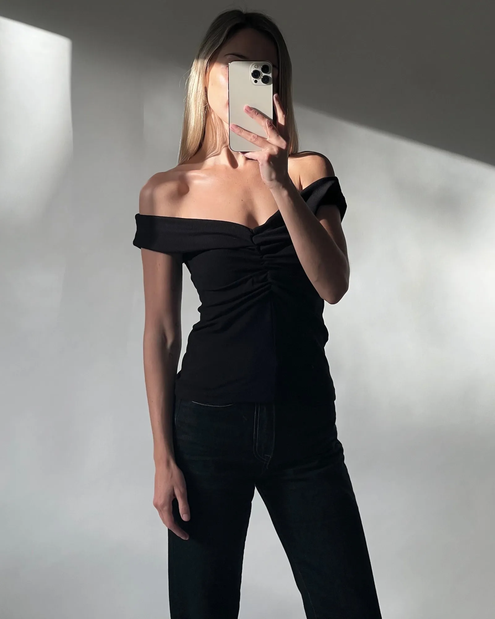 Niveah Tee | Black Rib
