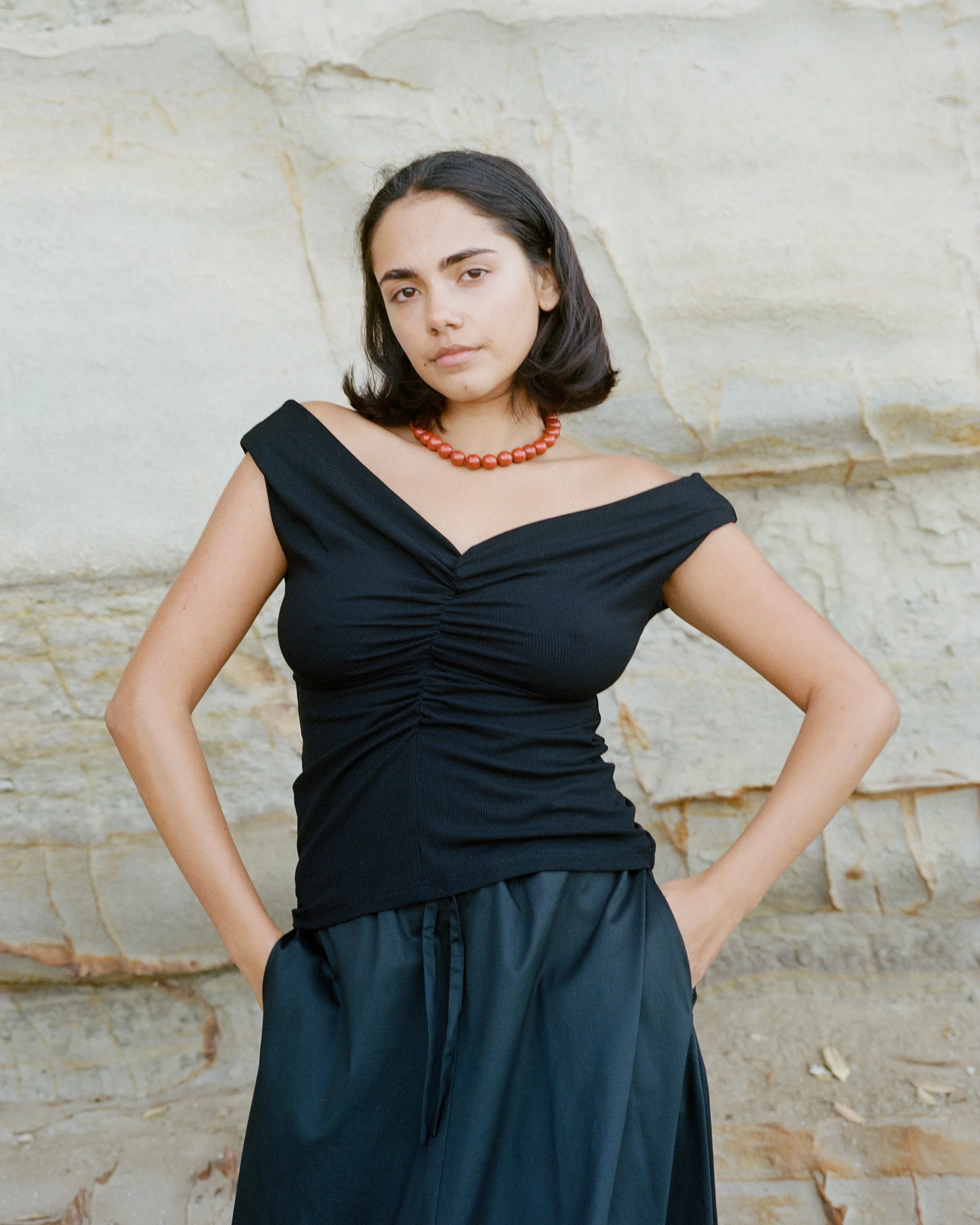 Niveah Tee | Black Rib
