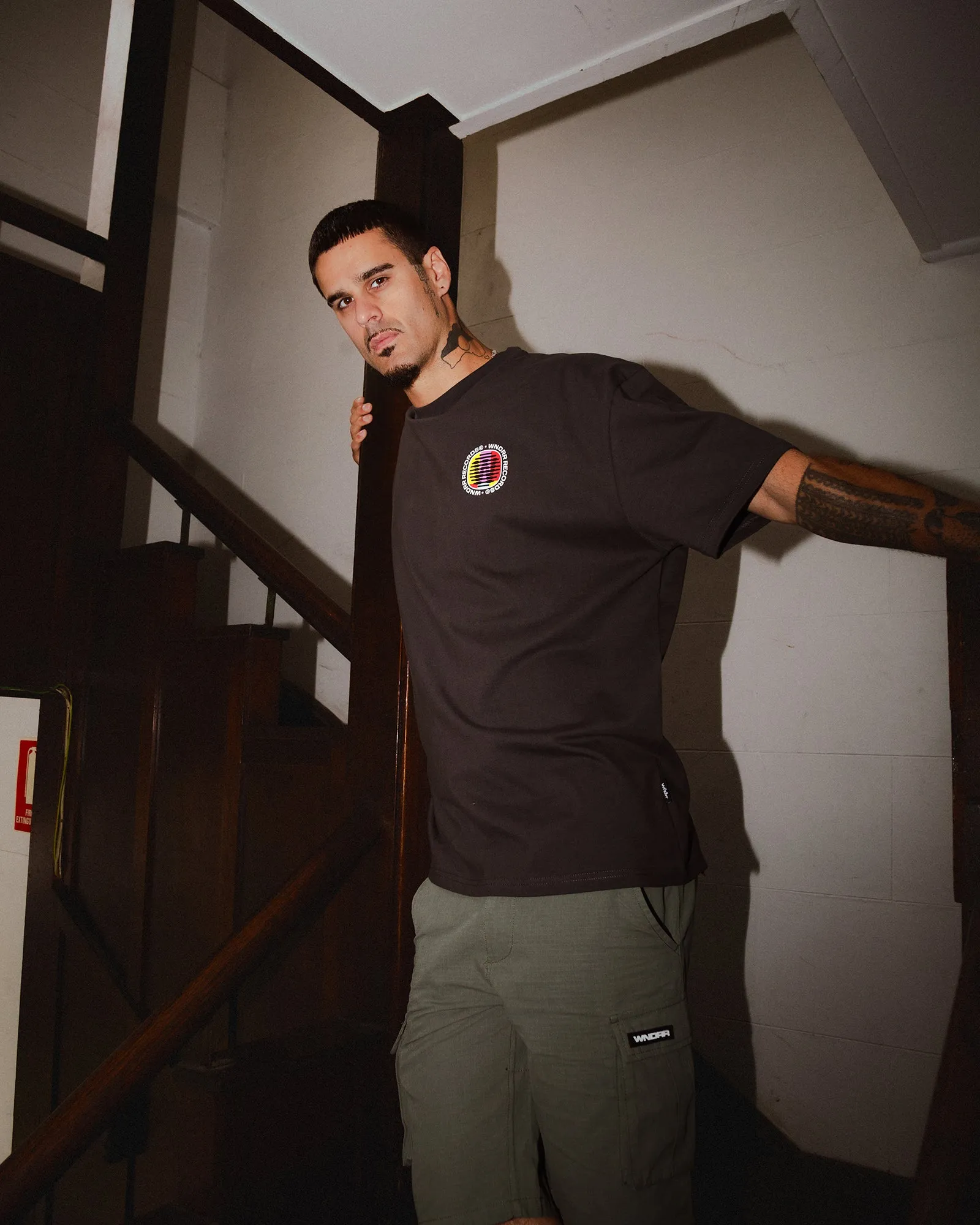 NO SIGNAL BOX FIT TEE - FADED BLACK