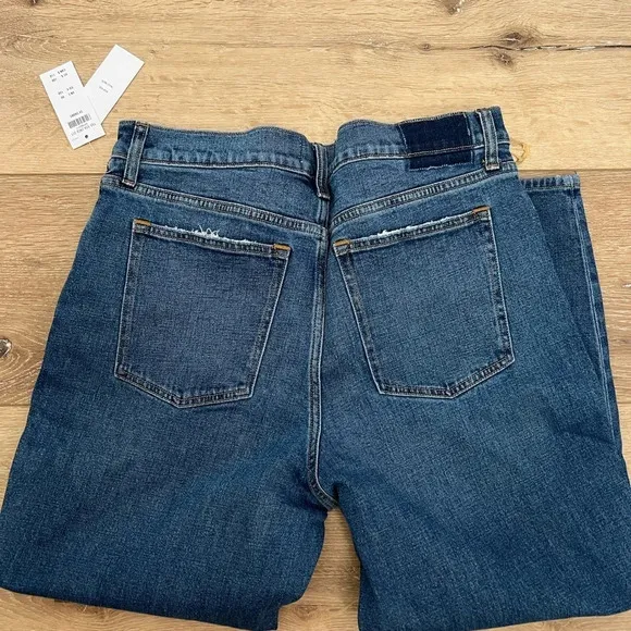 NWT-Abercrombie &amp; Fitch High Rise Mom Jeans