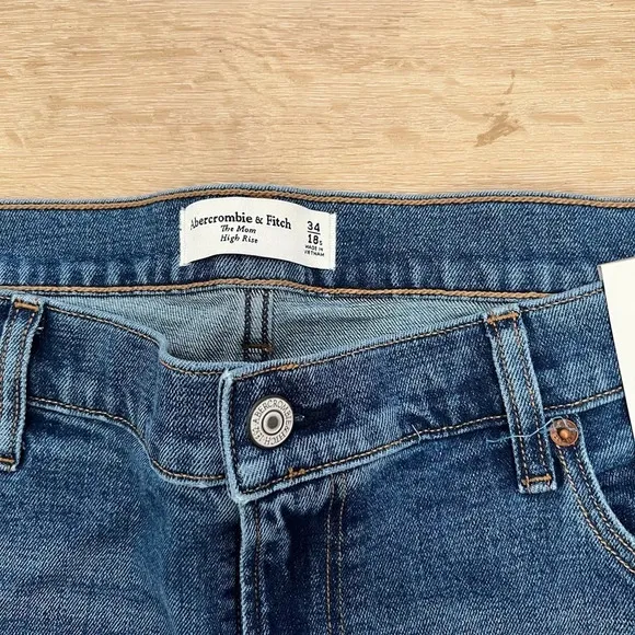 NWT-Abercrombie &amp; Fitch High Rise Mom Jeans