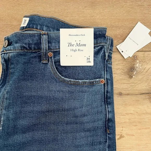 NWT-Abercrombie &amp; Fitch High Rise Mom Jeans