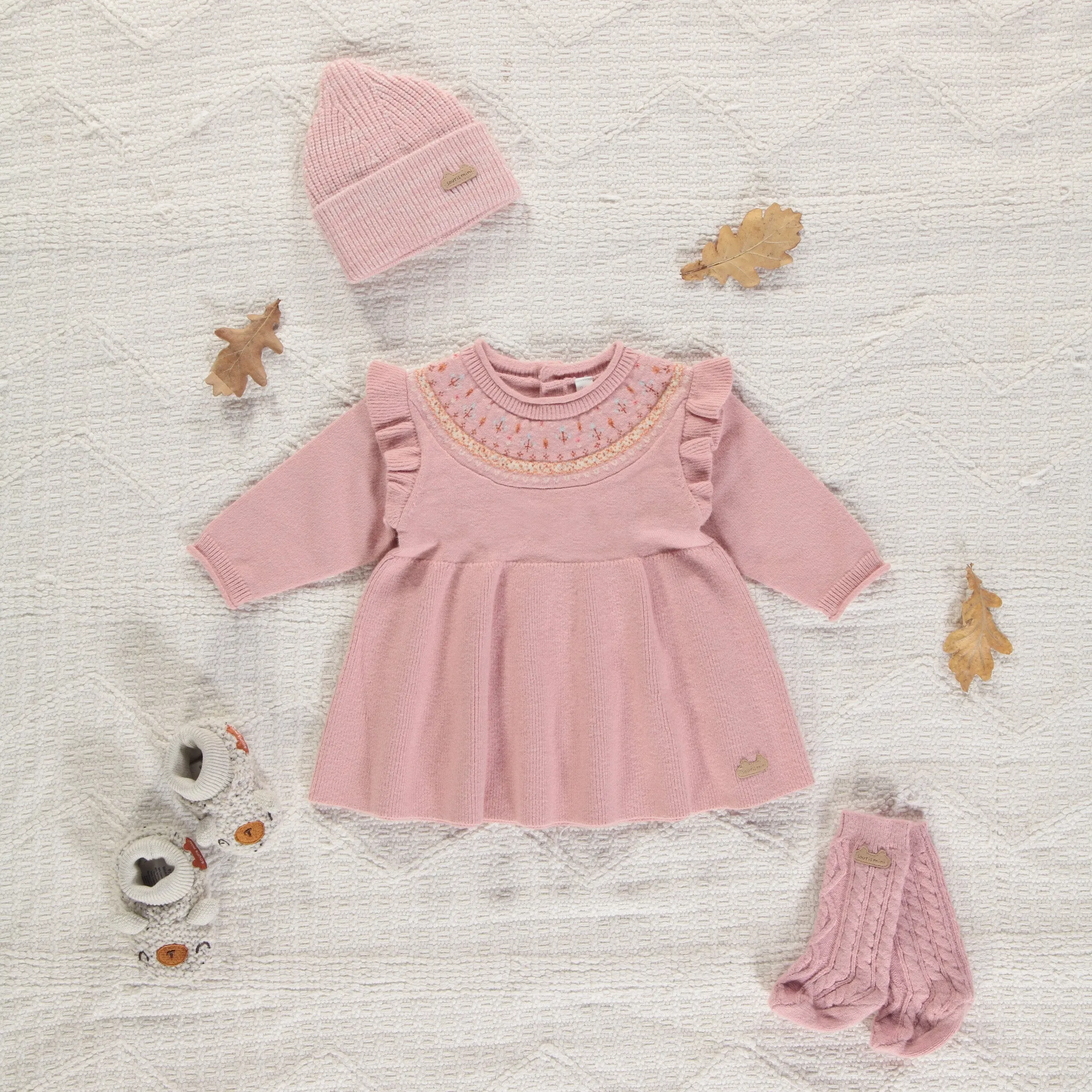 Robe en tricot rose à manches longues de coupe ample, naissance || Light pink knitted dress with long sleeves and a loose fit, newborn
