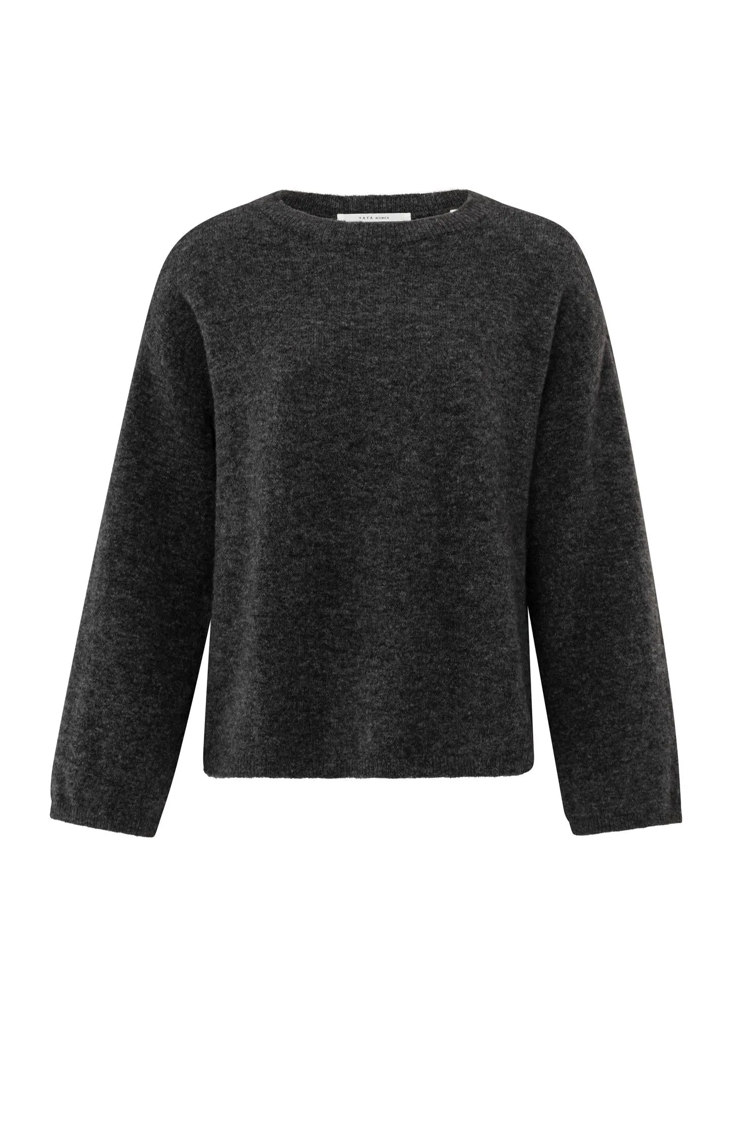 Soft oversized sweater with round neck and long sleeves