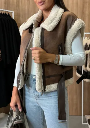 Stylish PU Leather Vest with Cozy Furry Lining and Zipper Details