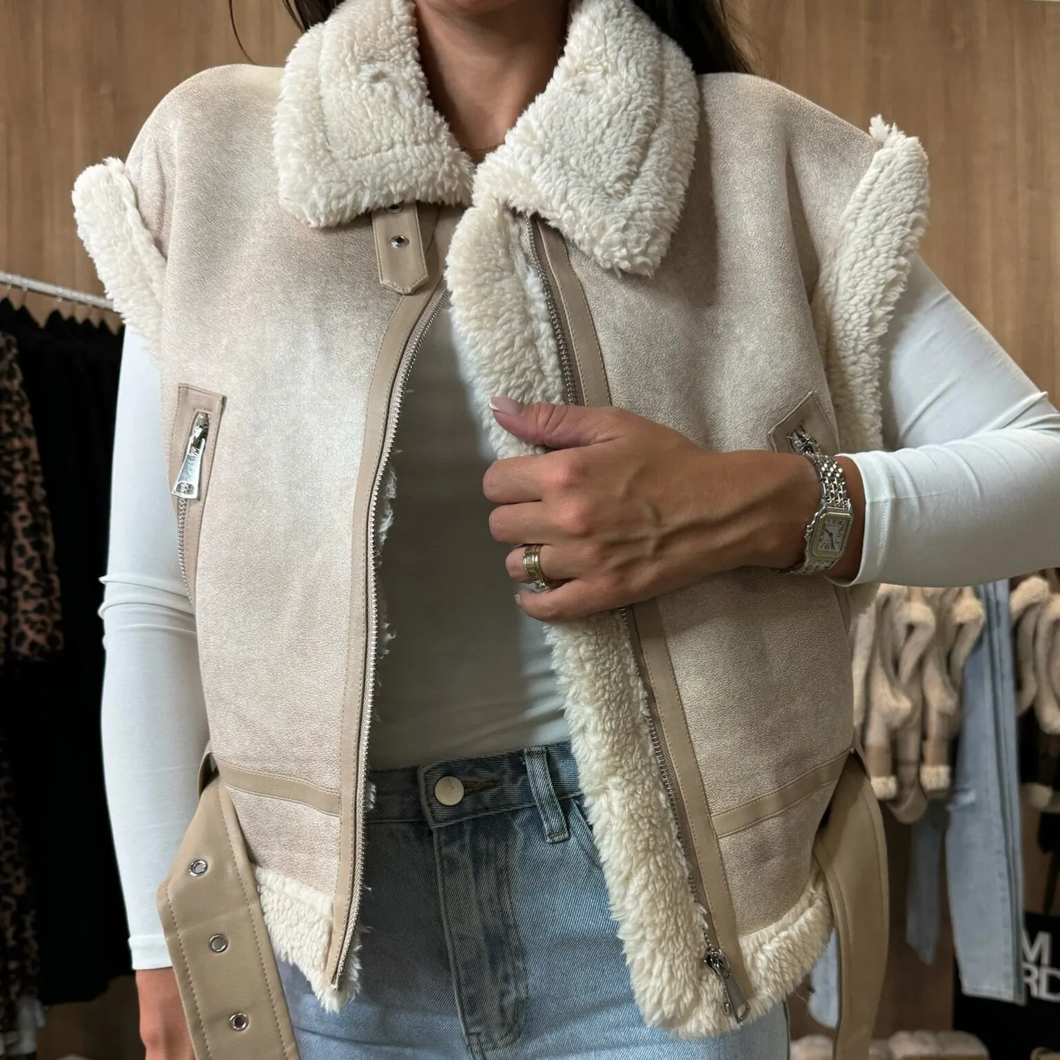 Stylish PU Leather Vest with Cozy Furry Lining and Zipper Details