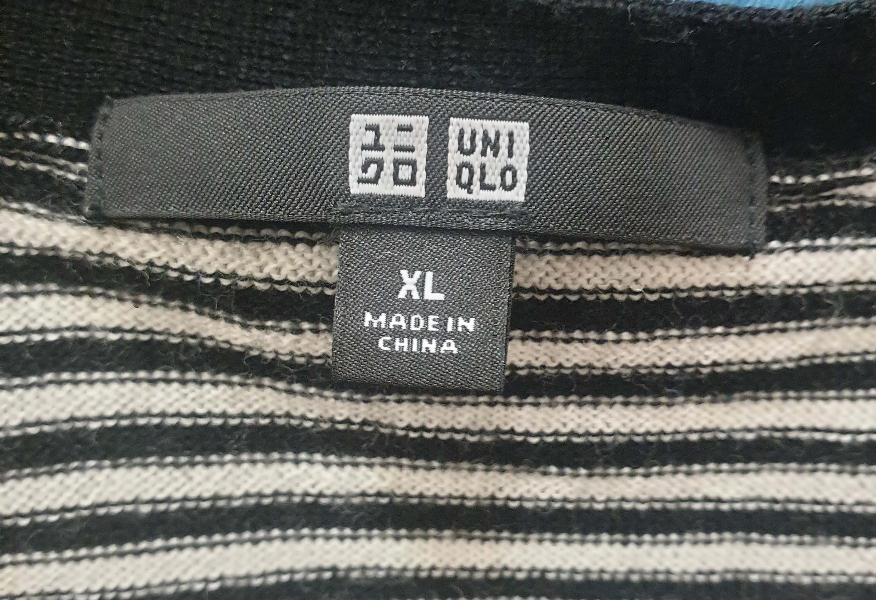 Uniqlo black and white new wool knit cardigan size XL