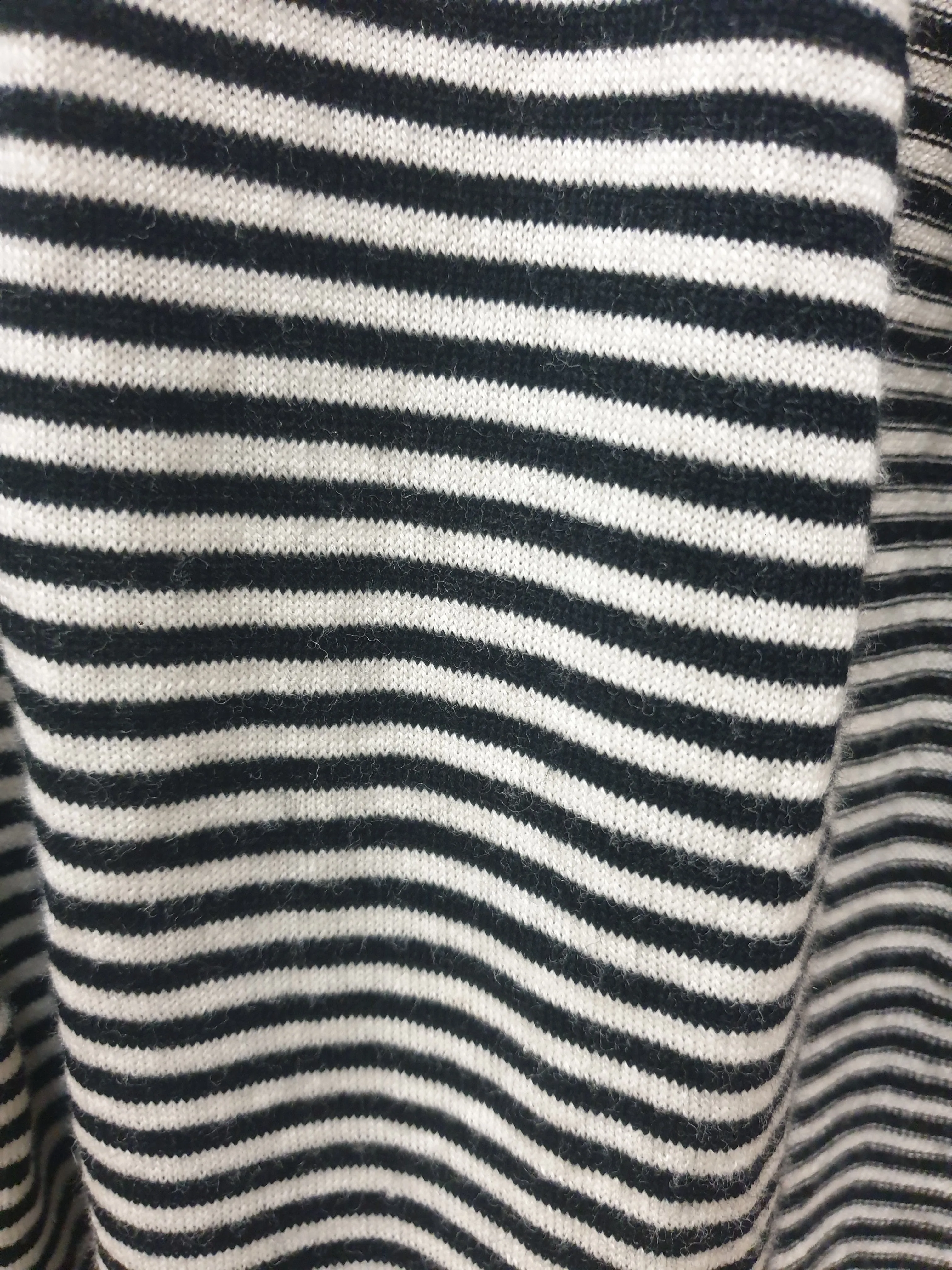 Uniqlo black and white new wool knit cardigan size XL