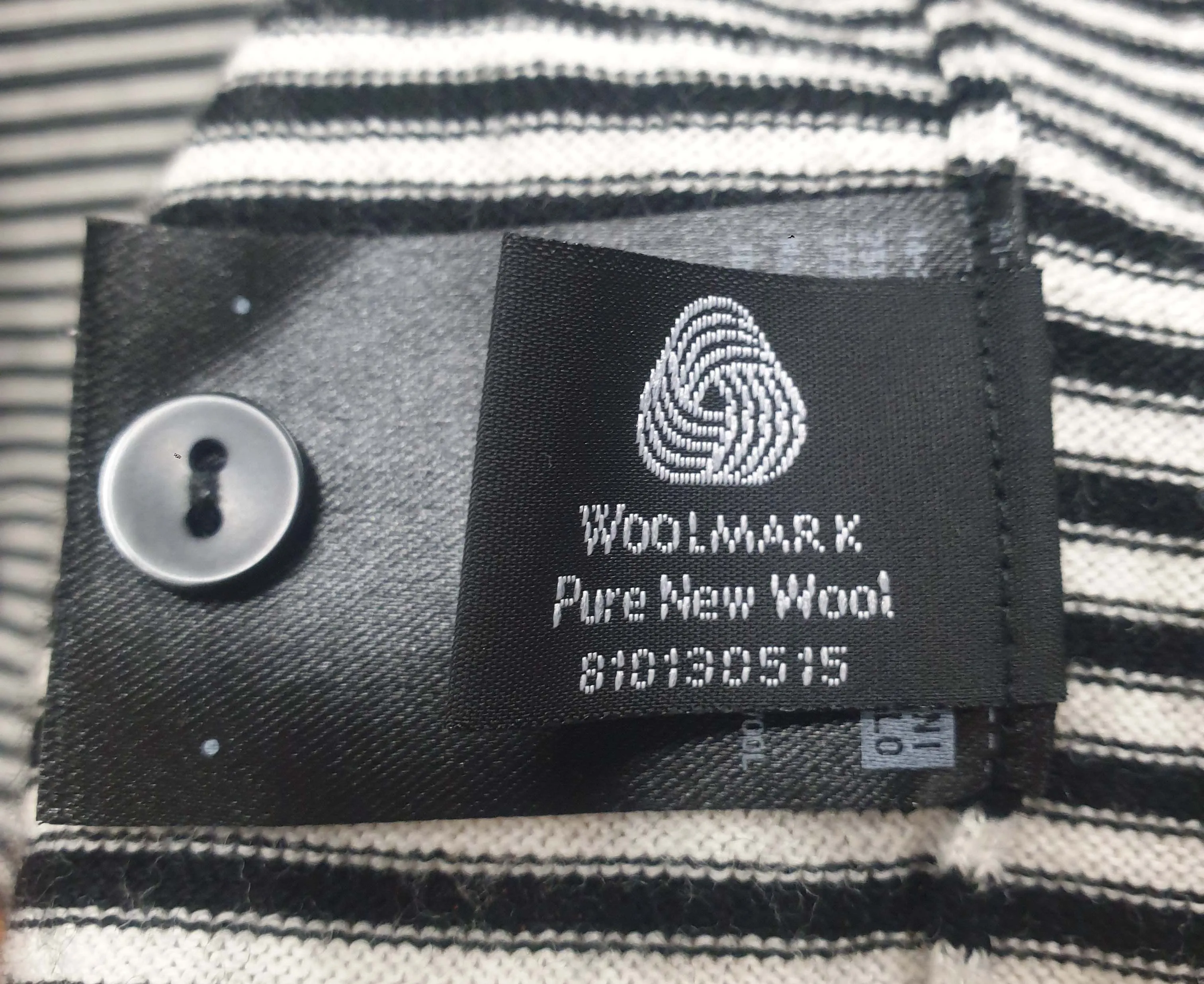 Uniqlo black and white new wool knit cardigan size XL