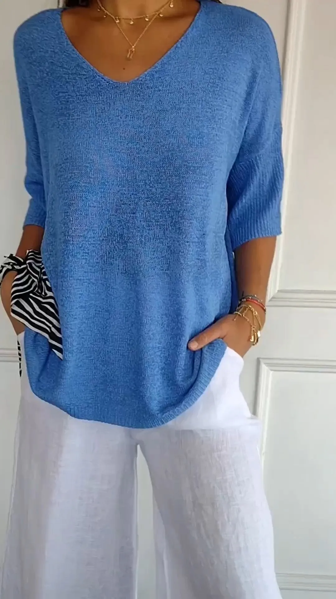 Women's blouse with v-neck and loose fit