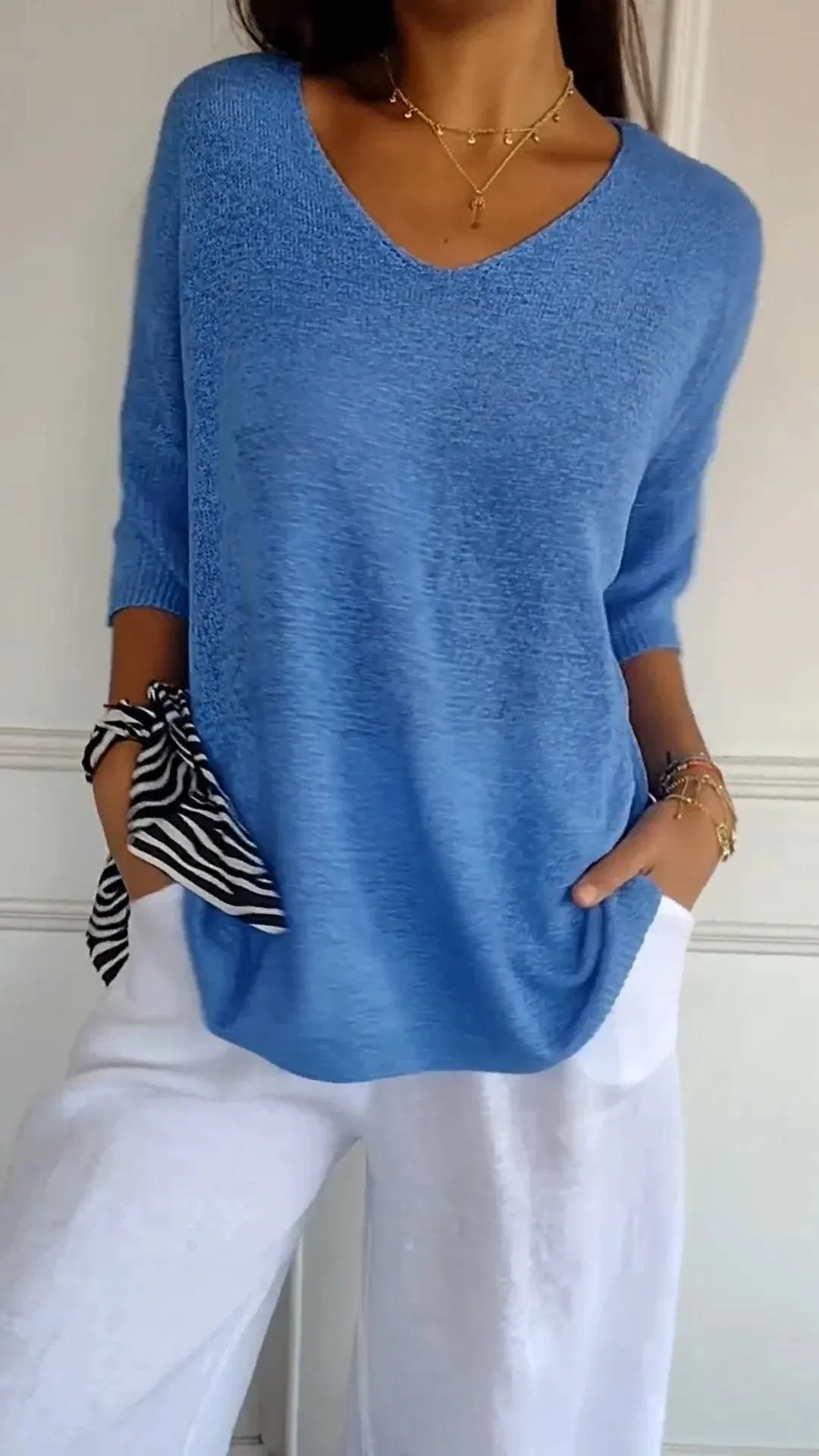 Women's blouse with v-neck and loose fit