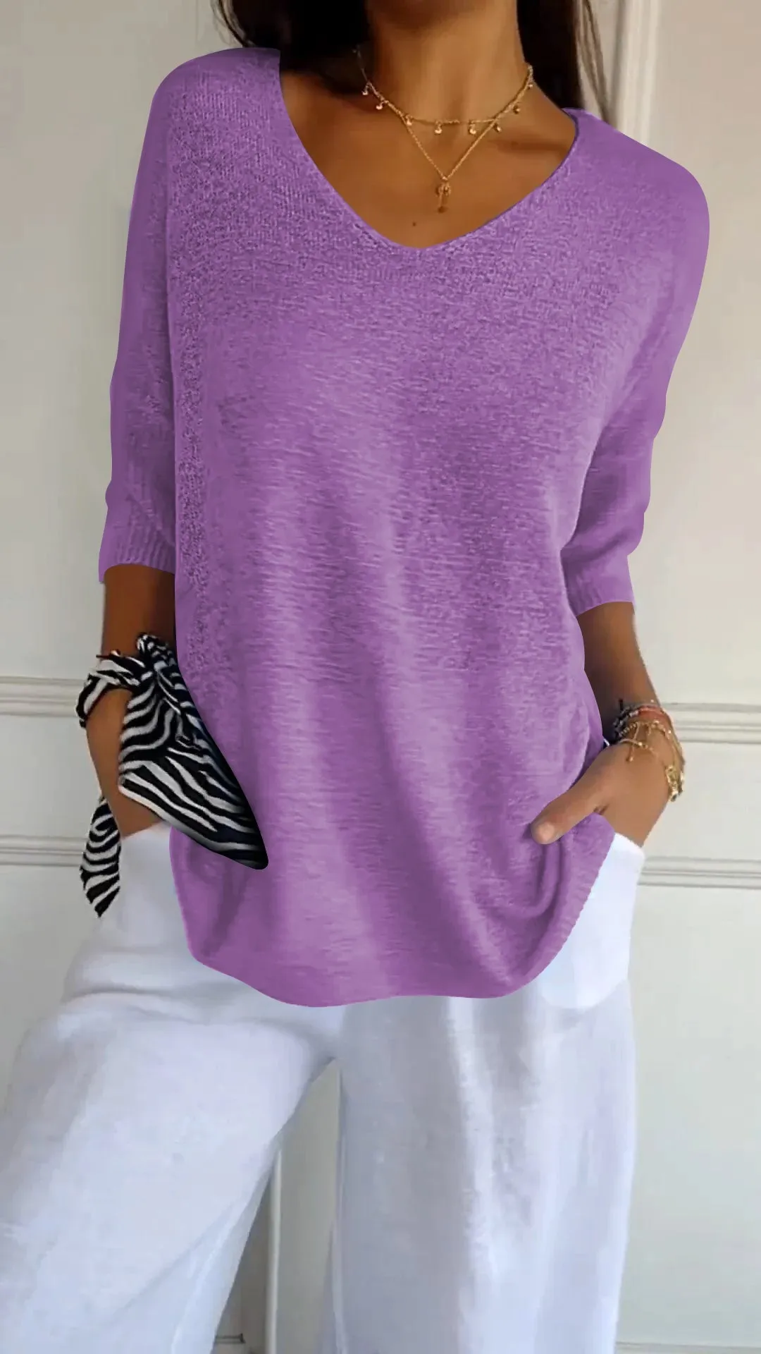 Women's blouse with v-neck and loose fit