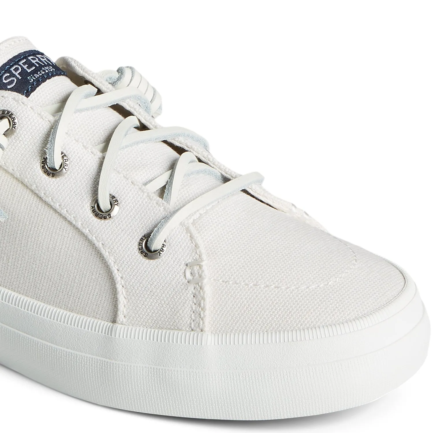 Women's Crest Vibe Sneakers - White (L139340430)