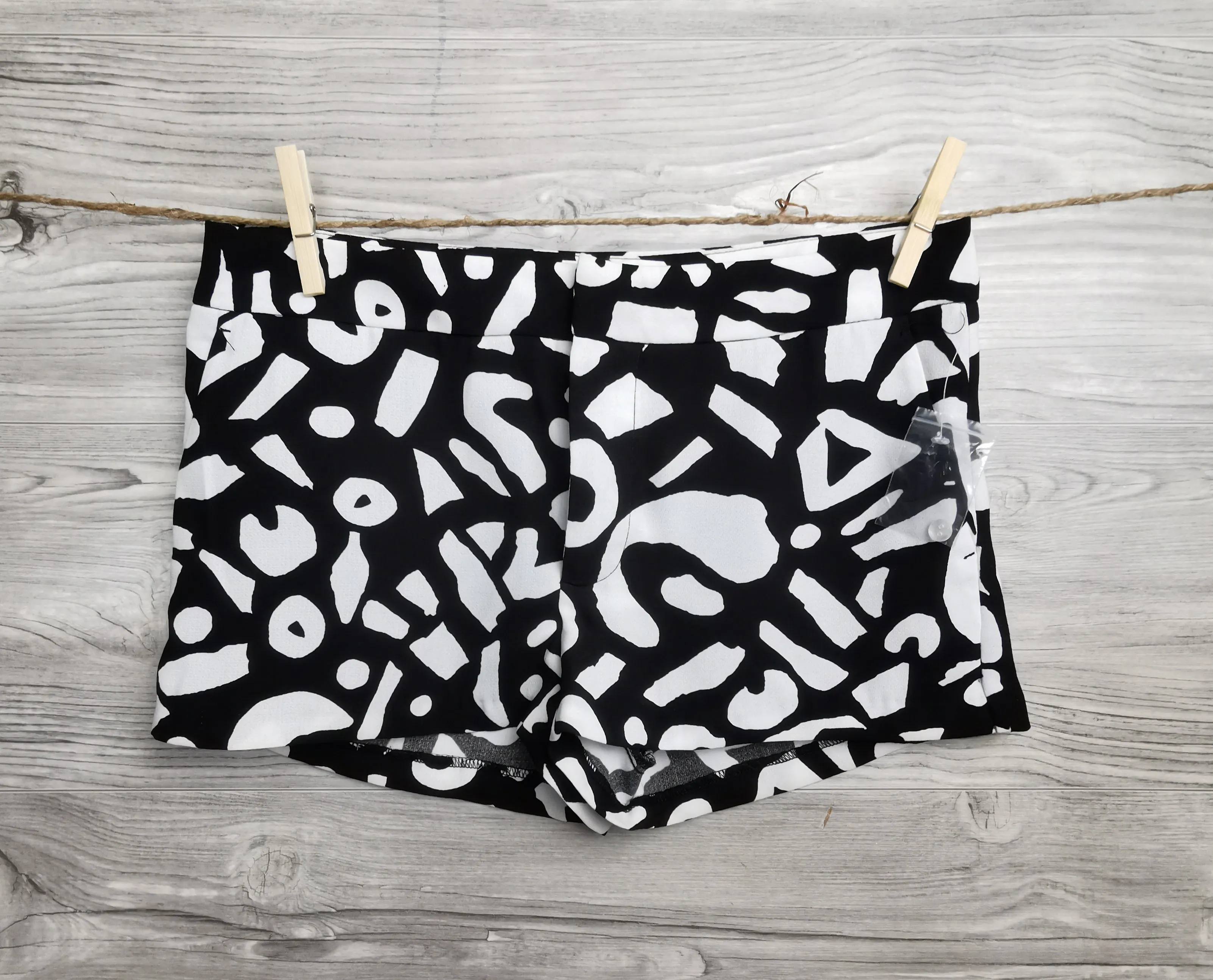 WOMENS SIZE 0 - Alice & UO, Patterned Dress Shorts NWOT B33