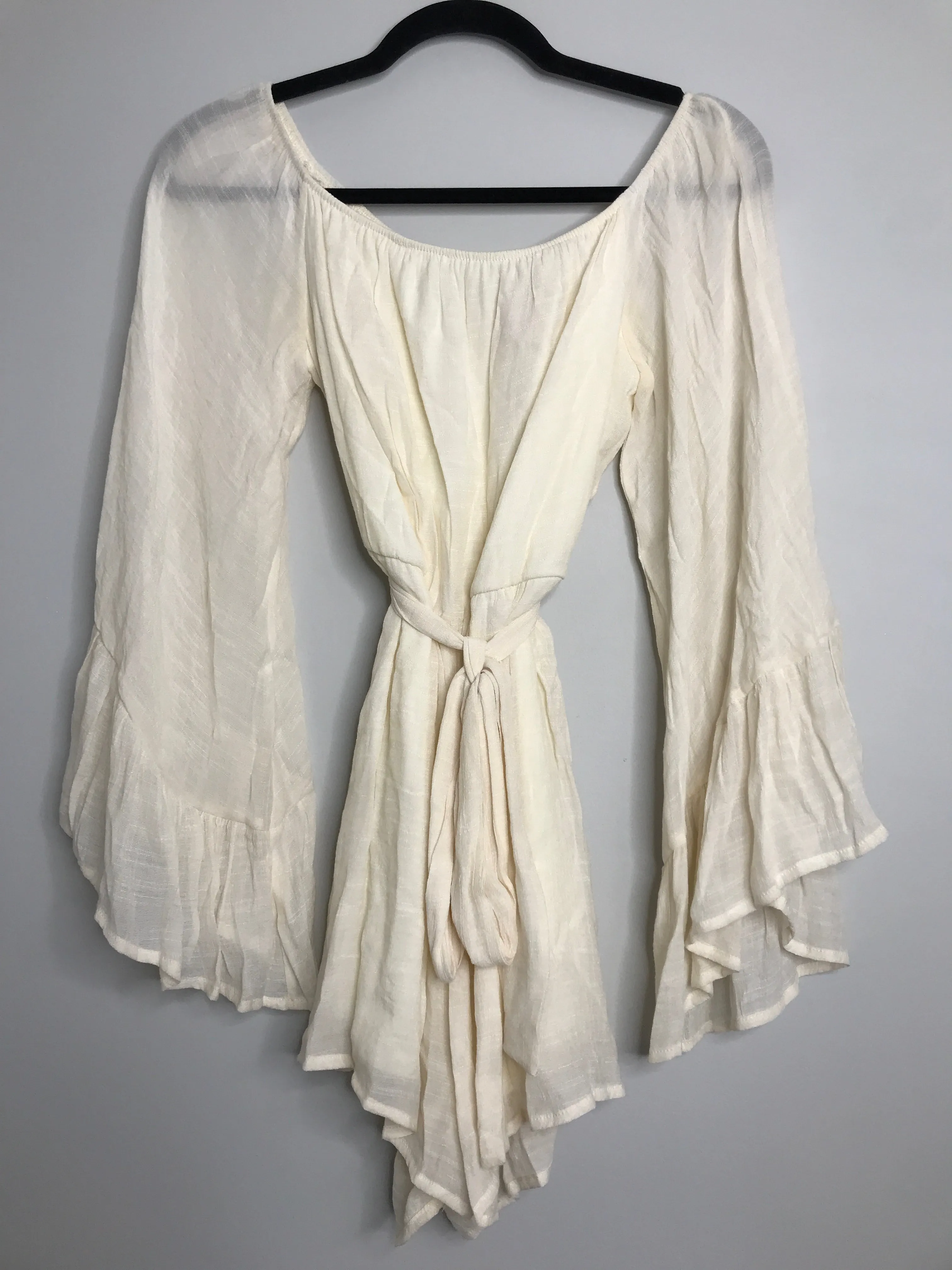 Womens Size Med Misses Cream Altar'd State Romper