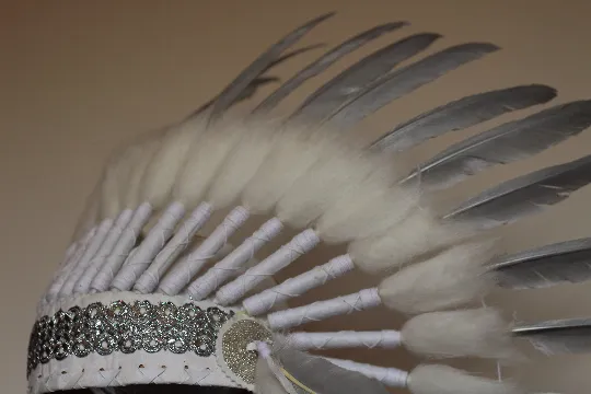 X43 - Silver Feather headdress Indian Style / warbonnet white feathers (30 inch / 75 cm)